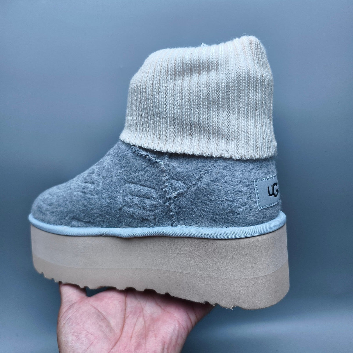 UGG 4047 Stivali Scanalati di lana con logo in pelle scamosciata grigia 35-40 My Store