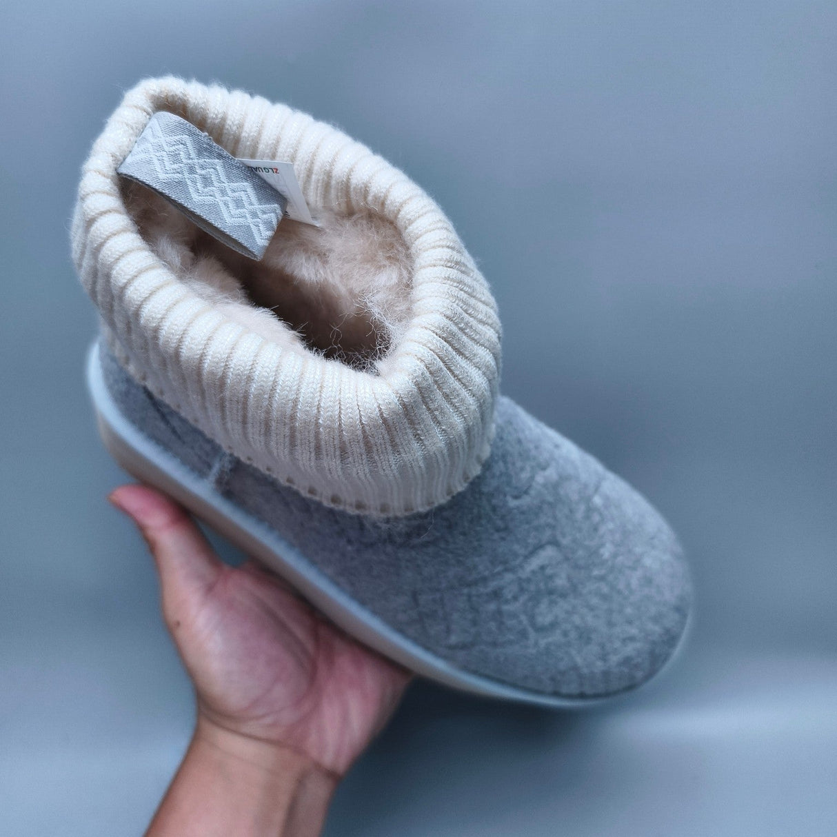 UGG 4047 Stivali Scanalati di lana con logo in pelle scamosciata grigia 35-40 My Store