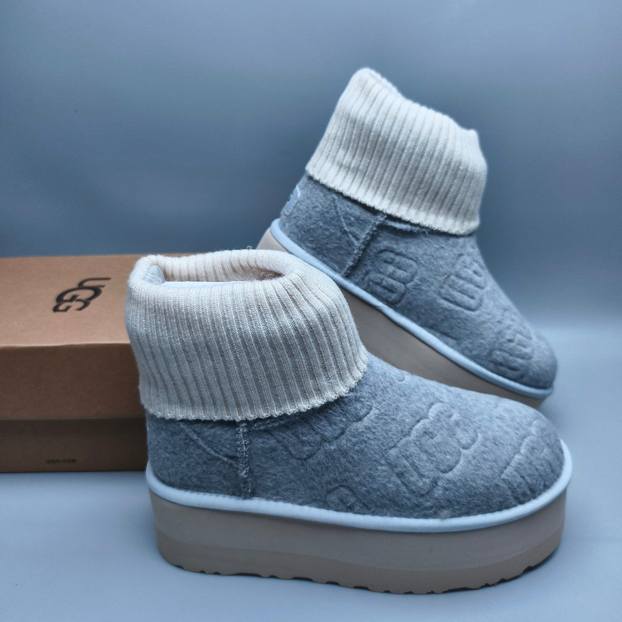 UGG 4047 Stivali Scanalati di lana con logo in pelle scamosciata grigia 35-40 My Store
