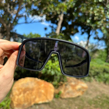 Oakley Sutro (modello OO9406A) double color black & white of the frame oakley