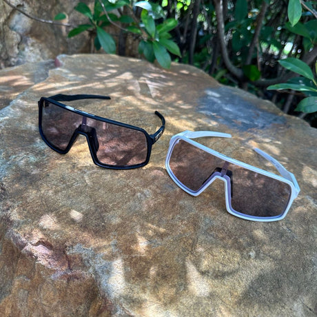 Oakley Sutro (modello OO9406A) double color black & white of the frame oakley