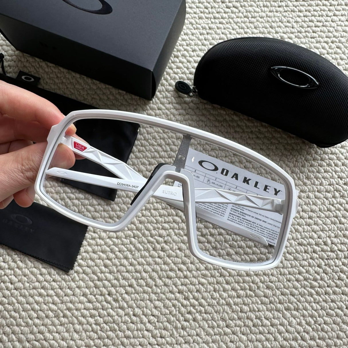 Oakley Sutro (modello OO9406A) double color black & white of the frame oakley