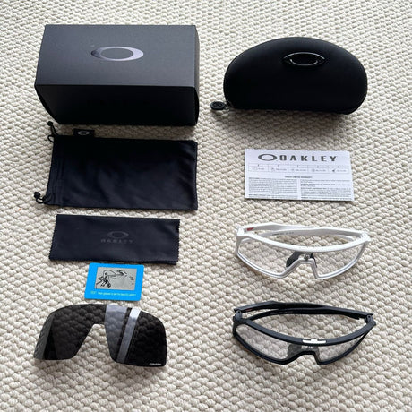Oakley Sutro (modello OO9406A) double color black & white of the frame oakley